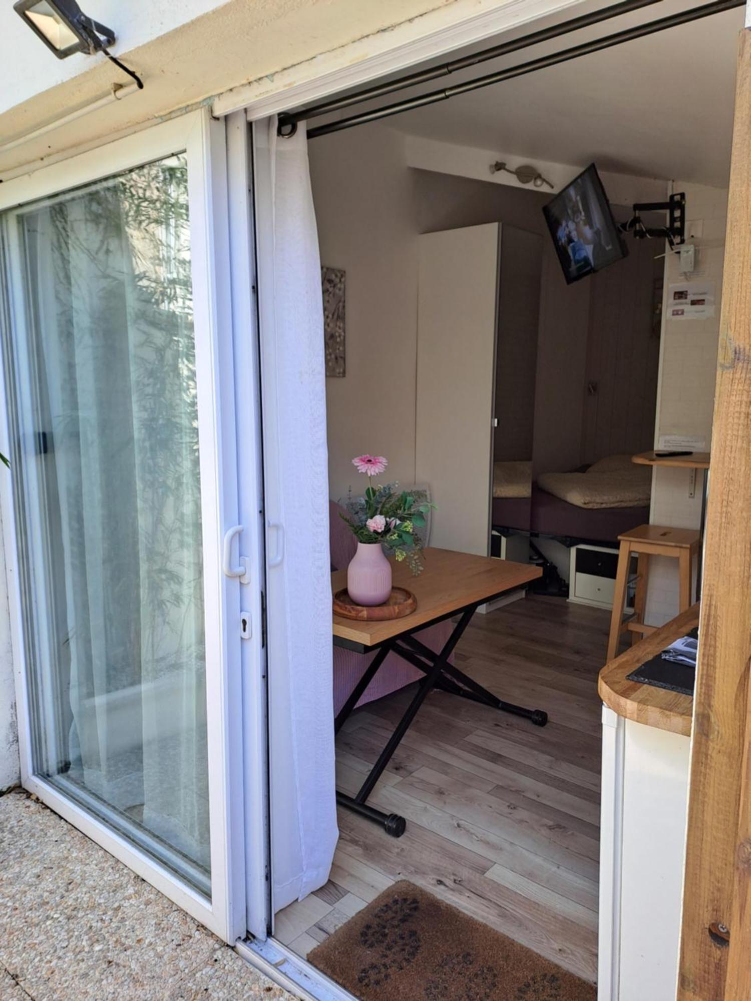 Joli Studio Au Calme Dans Un Jardin Privatif Ouistreham Eksteriør bilde