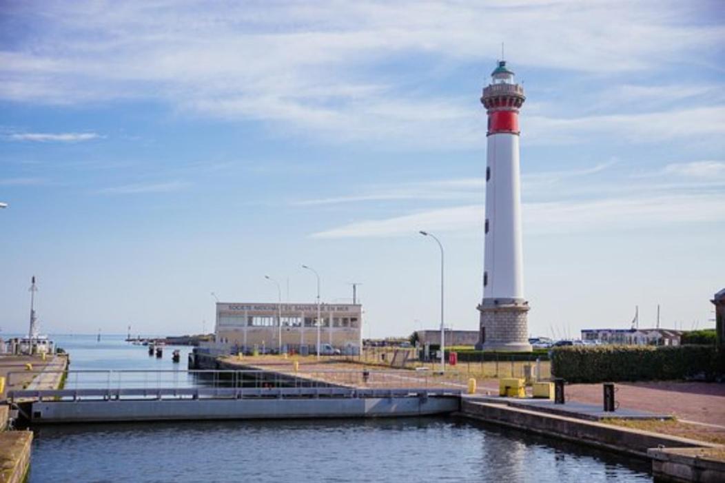 Joli Studio Au Calme Dans Un Jardin Privatif Ouistreham Eksteriør bilde
